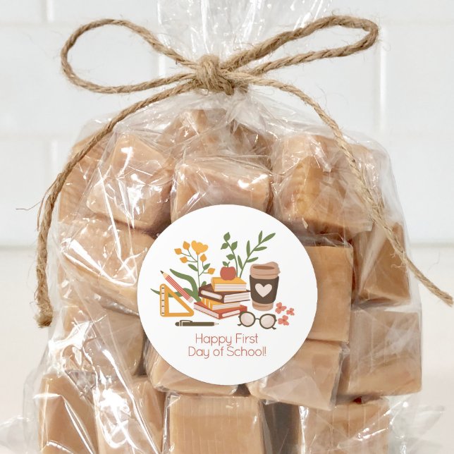 Der glückliche erste Schultag Runder Aufkleber (Use this sticker on bags or envelopes for a cute back to school treat.)