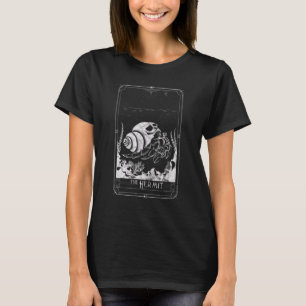 Der gotische, grimmige Sensenmann der Hermit-Tarot T-Shirt