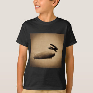 Der Graf Zeppelin Approaching New York City 1928 T-Shirt