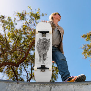 Der graue Schwarze Wolf im Schnee , der wilde Wint Skateboard