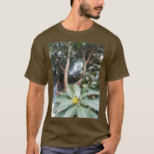 Der große Baum im Wald T-Shirt