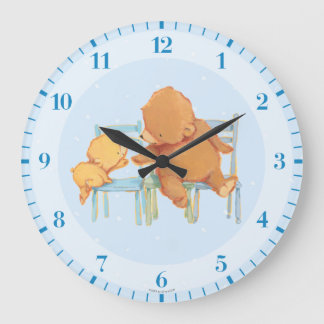 Der große braune Bär hilft dem kleinen gelben Bär Wanduhr