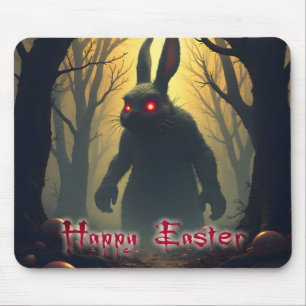 Der gruselige Osterhase im schattigen Wald Mousepad