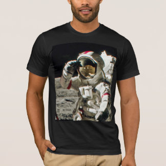 Der Gruß eines Heldes von Apollo 17 II T-Shirt