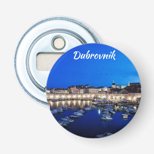 Der Hafen von Dubrovnik und die nachts beleuchtete Flaschenöffner