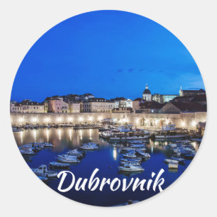 Der Hafen von Dubrovnik und die nachts beleuchtete Runder Aufkleber