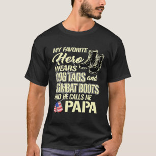 Der Held trägt Hundetags Kampfstiefel der Proud-Ar T-Shirt