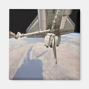 Der hintere Abschnitt des dockten Space Shuttles Magnet
