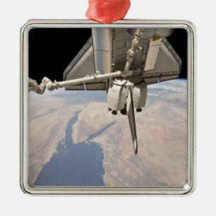 Der hintere Abschnitt des dockten Space Shuttles Silbernes Ornament