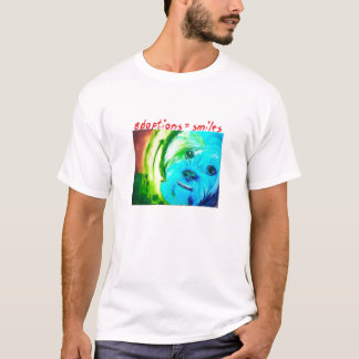"Der Hund" (adoptions=smiles) durch Sallie Douglas T-Shirt