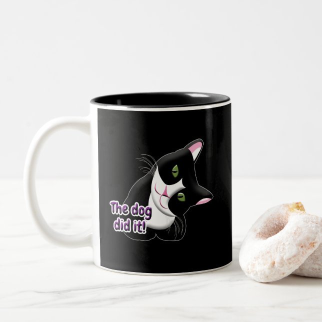 Der Hund hat es Cat gemacht Zweifarbige Tasse (Mit Donut)