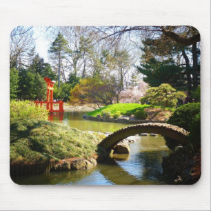 Der japanische Hügel-und Teich-Garten Mousepad