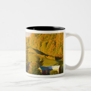 Der Jenne Bauernhof in Woodstock, Vermont. Fall. 2 Zweifarbige Tasse