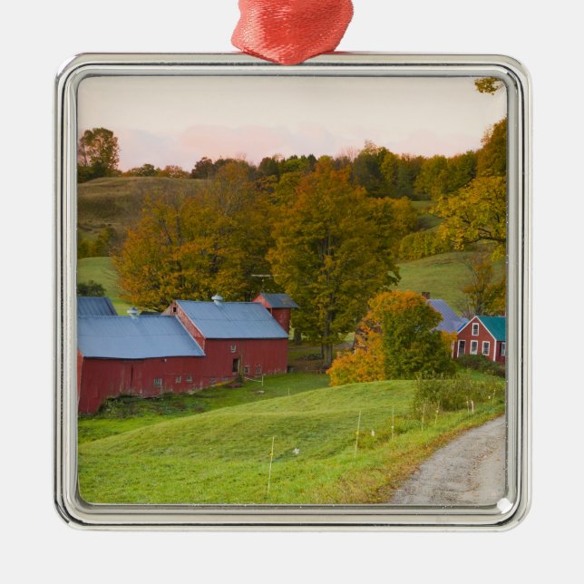 Der Jenne Bauernhof in Woodstock, Vermont. Fall Silbernes Ornament (Vorne)