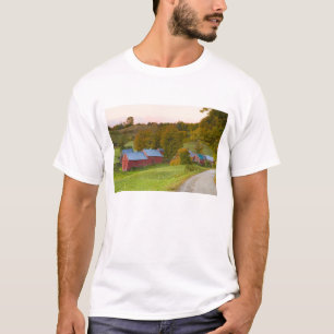 Der Jenne Bauernhof in Woodstock, Vermont. Fall T-Shirt