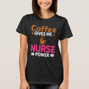 Der Kaffee gibt mir den Power Coffein Nurse T-Shirt