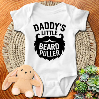 Der kleine Bärenpuller von Funny Beard Baby Grow-D Strampler