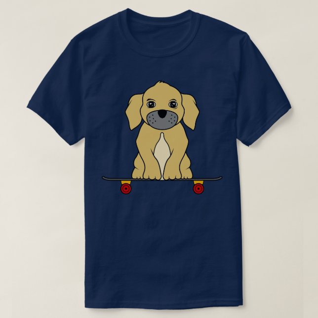 Der kleine Hund sitzt auf einem Skateboard T-Shirt (Design vorne)