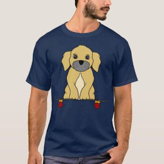 Der kleine Hund sitzt auf einem Skateboard T-Shirt