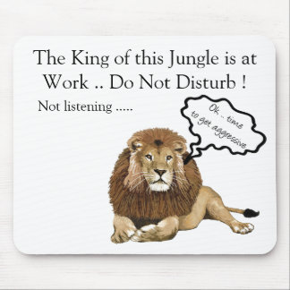 Der König dieses Dschungels ist bei der Arbeit Mousepad