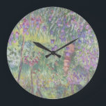 Der Künstlergarten in Giverny von Claude Monet Große Wanduhr<br><div class="desc">Der Artist's Garden in Giverny von Claude Monet Zuhause wird von dem berühmten Garten des Malers inspiriert, der als Inspirationsquelle für viele seiner Meisterwerke diente. Mit einer neutralen Palette, die ein Gefühl von Ruhe und Ruhe ausstrahlt, bringen diese Produkte die Schönheit der Natur in Ihre Zuhause. Mit ihren sanften und...</div>