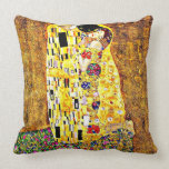 Der Kuss, Gemälde von Gustav Klimt Kissen<br><div class="desc">Gustav Klimt Malerei,  Der Kuss,  werfen Kissen. VIRGINIA5050,  maßgeschneiderte Produkte und Geschenke auf www.zazzle.com/virginia5050*,  PAUL KLEE GIFT SHOP unter www.zazzle.com/paulkleegiftshop*,  INTERNATIONAL GIFTS unter zazzle.com/InternationalGifts.</div>