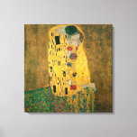 Der Kuss von Gustav Klimt Leinwanddruck<br><div class="desc">Der Kuss (Liebhaber) wurde zwischen 1908 und 1909 vom österreichischen Symbolik-Maler Gustav Klimt gemalt, dem Höhepunkt seiner "Goldenen Periode", als er eine Reihe von Werken in einem ähnlich vergoldeten Stil malte. Die Leinwand ist ein perfekter Platz, sie zeigt ein Paar, das sich umgibt, ihre Körper sind in kunstvollen Gewölben verstrickt,...</div>