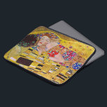 Der Kuss von Gustav Klimt, Vintager Jugendstil Laptopschutzhülle<br><div class="desc">Das ultimative Gemälde der Liebe, ein wunderschönes Design zum Valentinstag! Der Kuss (Detail) (1907-1908) von Gustav Klimt ist ein Vintager Viktorianischer Epos-Symbolismus feine Kunst-Liebe und Romantik-Gemälde mit einem romantischen Paar in verschiedenen Goldtönen, Mustern und Symbolen, die einen Kuss vor einem Bronzestand teilen. Über den Künstler: Gustav Klimt (1862-1918) war ein...</div>
