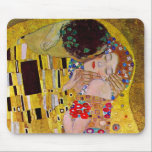 Der Kuss von Gustav Klimt, Vintager Jugendstil Mousepad<br><div class="desc">Das ultimative Gemälde der Liebe, ein wunderschönes Design zum Valentinstag! Der Kuss (Detail) (1907-1908) von Gustav Klimt ist ein Vintager Viktorianischer Epos-Symbolismus feine Kunst-Liebe und Romantik-Gemälde mit einem romantischen Paar in verschiedenen Goldtönen, Mustern und Symbolen, die einen Kuss vor einem Bronzestand teilen. Über den Künstler: Gustav Klimt (1862-1918) war ein...</div>