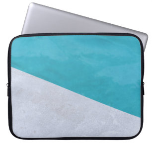 Der leere graue Boden am Pool Laptopschutzhülle