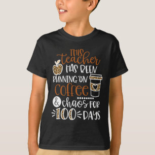 Der Lehrer läuft auf Kaffee und Chaos 100 D T-Shirt