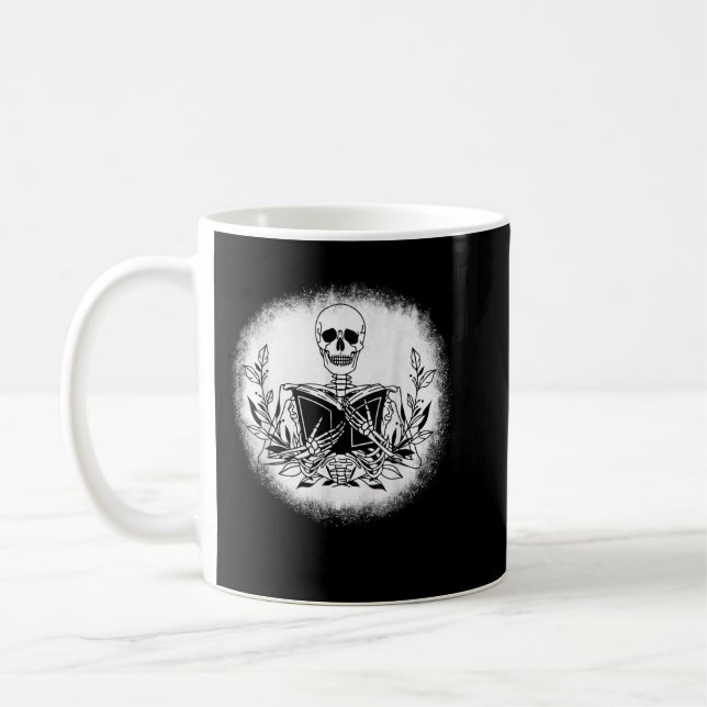 Der Leser des Buchmachers Skeleton Lesebuch T-S Kaffeetasse (Links)