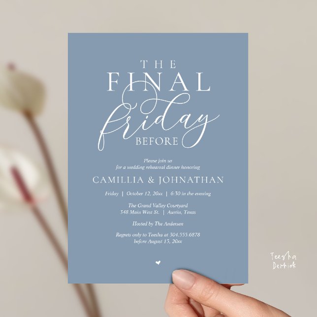 „Der letzte Freitag vor“ Romantisches Probedinner- Einladung (“The Final Friday Before” Romance Rehearsal Dinner Invitation Card in Dusty Blue)