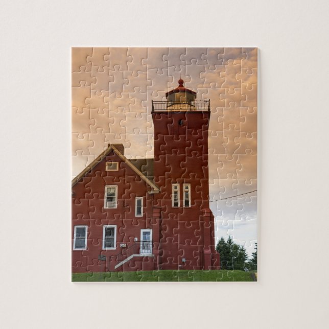 Der Leuchtturm Two Harbors mit Blick auf die Agate Puzzle (Vertikal)
