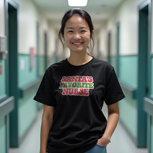 Der Lieblingsschwester des Weihnachtsmanns T-Shirt (Santa's Favorite Nurse T-Shirt, Christmas Gift, Holiday Tee, Nurse Appreciation, Unisex Softstyle Sh)