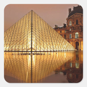 Der Louvre Pyramide im Hof des Louvre Quadratischer Aufkleber