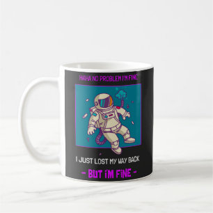 Der lustige Astronaut hat im Weltraum verloren. Kaffeetasse