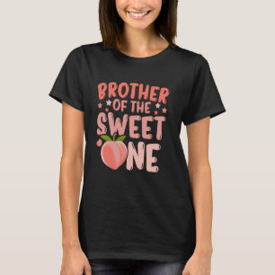 Der lustige Bruder des süßen Niedlichen Pfirsichs T-Shirt