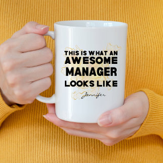 Der lustige Phantastische Manager sieht Personalis Kaffeetasse