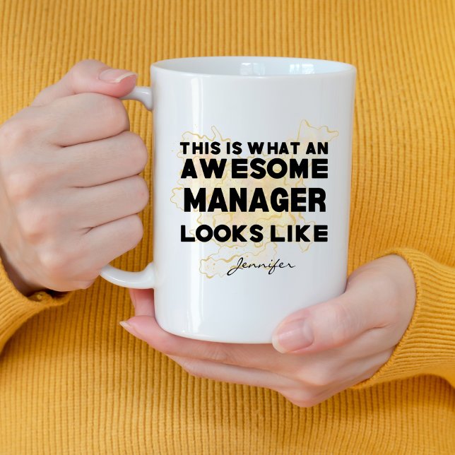 Der lustige Phantastische Manager sieht Personalis Kaffeetasse (Von Creator hochgeladen)