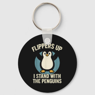 Der lustige Pinguin zieht mich hoch und steht mit Schlüsselanhänger