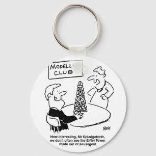 Der Mann im Modeling Club macht einen Eiffelturm.  Schlüsselanhänger