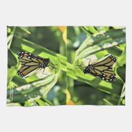 Der Monarch Emerge im Garten Geschirrtuch