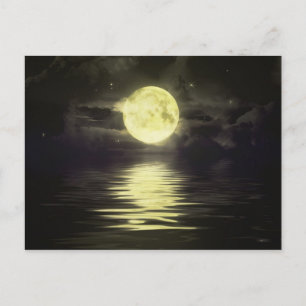 Der Mond, der auf dem Wasser reflektiert Postkarte