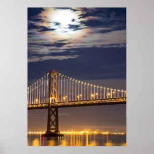 Der Moonrise heute Abend über der Bucht-Brücke Poster