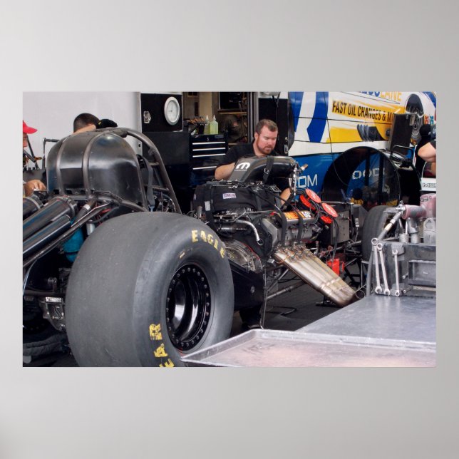 Der Motor flüstert Poster (Vorne)