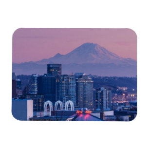 Der Mount Rainier im Hintergrund Magnet