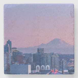 Der Mount Rainier im Hintergrund Steinuntersetzer
