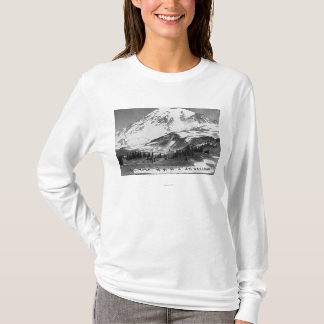 Der Mount Rainier, WA ÜberfahrtMazama Ridge auf T-Shirt (Vorderseite)