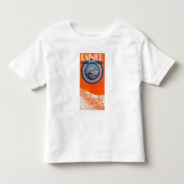 Der Mount- Rainierplakat - Sledding Kleinkind T-shirt (Vorderseite)